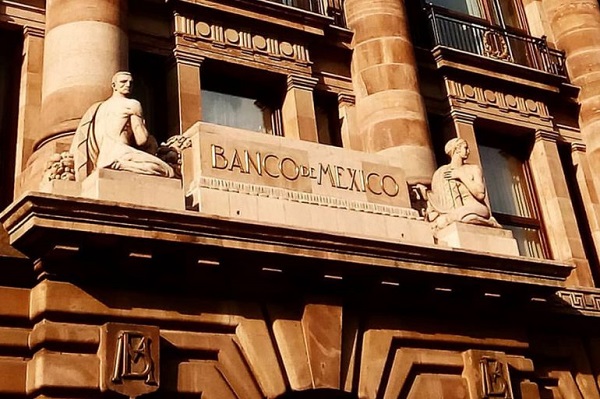 Entre los riesgos que enfrenta el pronóstico de inflación en 2019, señaló que la cotización de la moneda nacional se vea presionada por factores externos o internos. Foto: Cuartoscuro