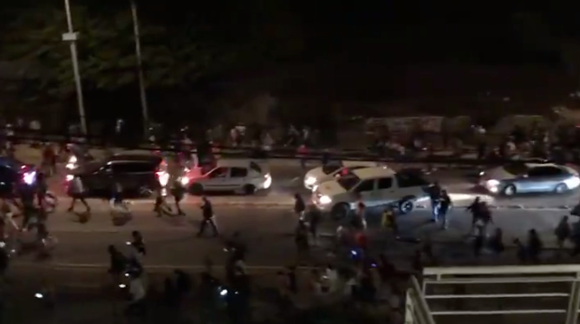 La gente fue desalojada tras una alerta de tsunami.
FOTO: Tomada de video