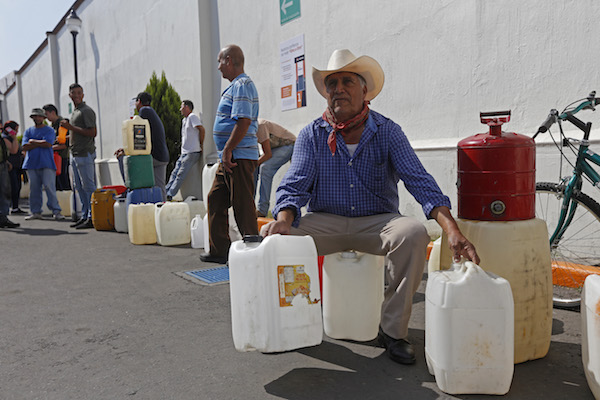 Desde el 3 de enero se ha reportado desabasto de gasolina en la entidad; dicen que necesitan 15 millones de litros al día. Foto: Cuartoscuro