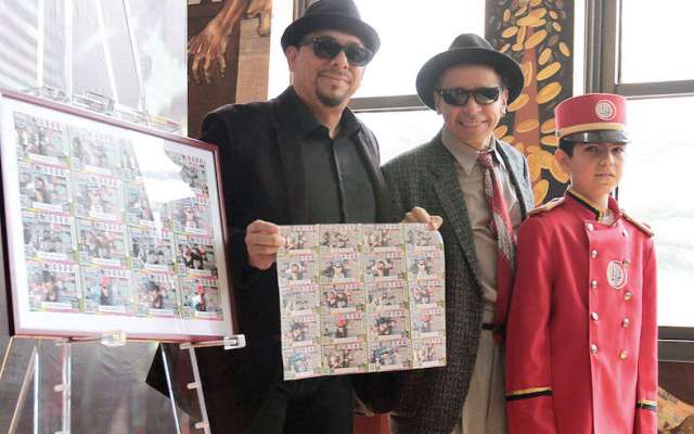 90114128. México, 14 Ene 2019 (Notimex-Francisco García).- En el edificio de la Lotería Nacional para la Asistencia Pública se develó el billete del sorteo Zodiaco, alusivo al 33 aniversario del grupo musical de rock Maldita Vecindad y los Hijos del Quinto Patio, donde acudieron el bajista de la banda Aldo Acuña y el guitarrista, Enrique Montes.
NOTIMEX/FOTO/FRANCISCO GARCÍA/FGV/ACE/