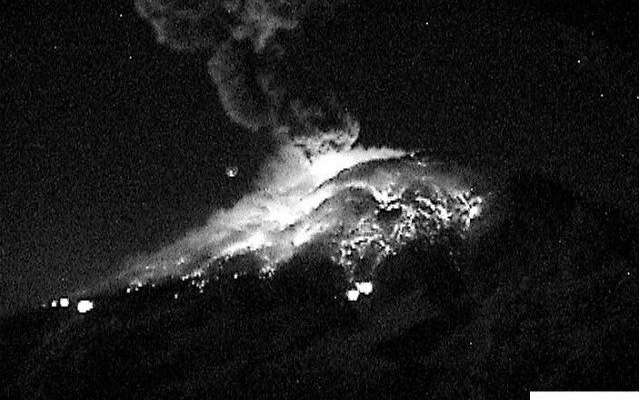 Fragmentos incandescentes cubrieron las laderas del lado de Puebla