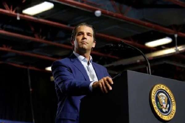 Donald Trump Jr. terció en la controversia en torno al muro en la frontera, cuya financiación mantiene la Administración parcialmente cerrada, al señalar que las barreras funcionan en los zoológicos. Foto: AP