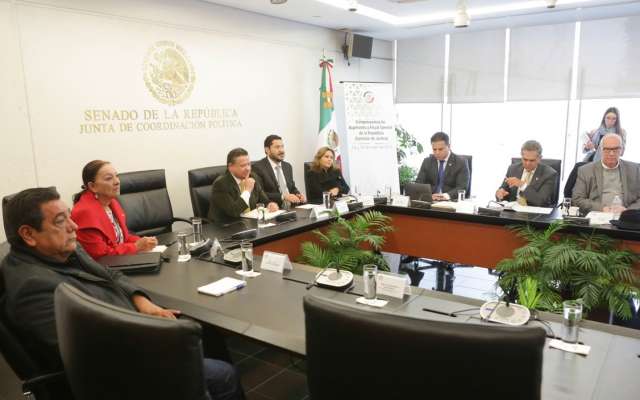 También acudió Julio Ángel Sabines, hijo del ex gobernador de Chiapas y ex secretario general del PRI, Juan Sabines Gutiérrez