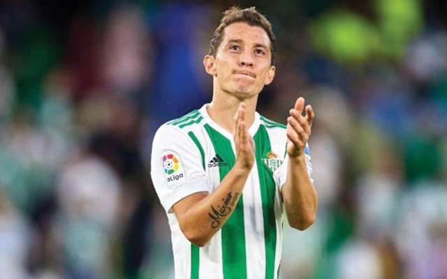 APLAUSOS. Andrés Guardado observa potencial en Lainez Foto: Especial