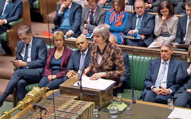 La premier May regresó para proponer un nuevo acuerdo de salida de la UE. Foto: AFP