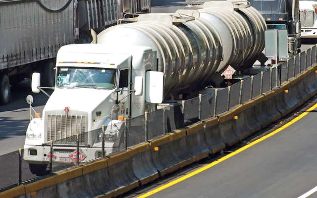 Los industriales aseguran que estos camiones cuentan con una mejor logística, por lo que buscan se acepte su propuesta para iniciar mañana sábado /CUARTOSCURO.COM