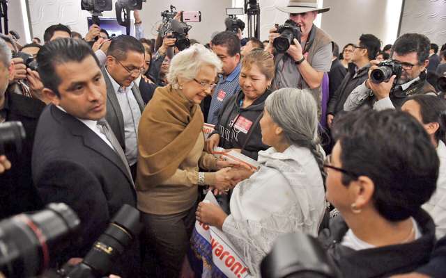 La titular de la Segob dijo a los padres de los 43 que se va a esclarecer el caso. Foto: Pablo Salazar / El Heraldo de México