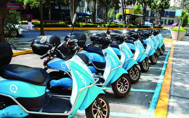 Mediante una app se
puede contratrar el servicio
de motonetas eléctricas
de Econduce en la Ciudad
de México. FOTO: ESPECIAL