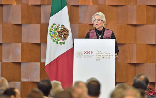 Olga Sánchez Cordero participó ayer en la cumbre de embajadores. Foto: Pablo Salazar / El Heraldo de México