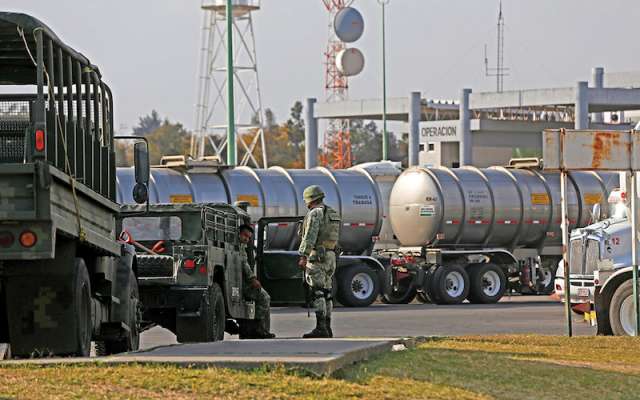 Petróleos Mexicanos surte 800 mil barriles de gasolina para atender demanda, afirman. Foto: Cuartoscuro.