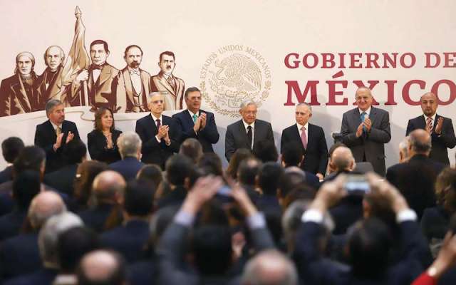 El Presidente convivió con los 105 integrantes del cuerpo diplomático. Foto: Víctor Gahbler / El Heraldo de México.