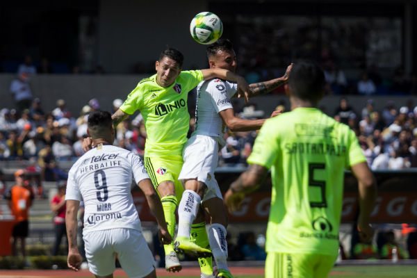 Los goles de Víctor Malcorra (24') y Felipe Mora (31') parecieron darle tranquilidad a los universitarios, tras un primer tiempo de poco riesgo en su portería