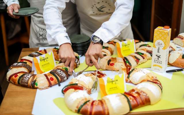 La Rosquiza Santa Clara es un evento en el que expertos gastronómicos hacen un consenso para recomendar las mejores roscas de reyes de la Ciudad de México. Foto: Especial