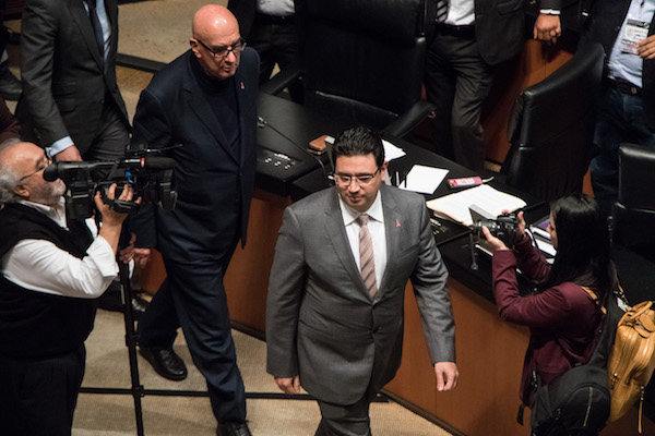 Noé Castañón, tomó protesta como senador del Partido Revolucionario Institucional (PRI), durante la sesión ordinaria del Senado de la República. FOTO: MISAEL VALTIERRA /
CUARTOSCURO.COM