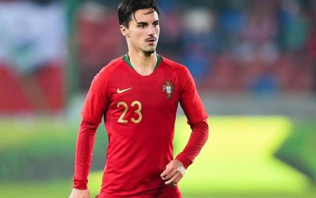 Seleccionado nacional Sub 21, el futbolista luso-canadiense fue pretendido anteriormente por otros clubes de Europa, como el Sporting de Portugal