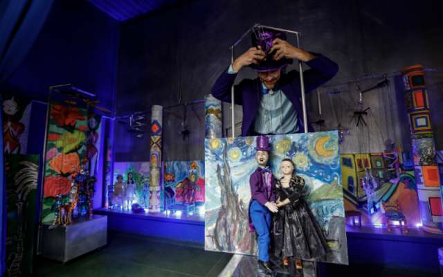 Sus refinados rostros y elaborados ropajes revelan los gustos de una época en la que el teatro era quizá el espectáculo más visto