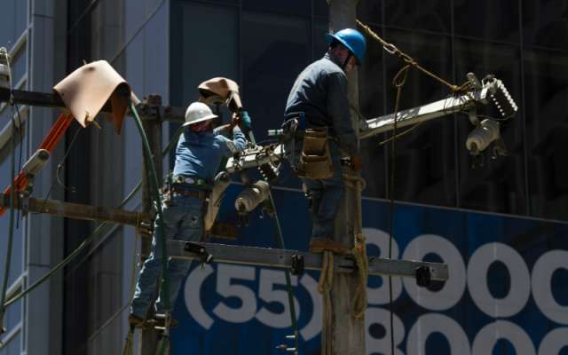 A su vez las pérdidas técnicas representaron el 11.6 por ciento; estas mermas se suscitan durante la transmisión y distribución a través de la red de electricidad