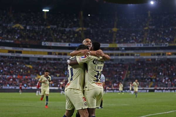 Henry Martín jugador de América celebra con sus compañeros su anotación, esto en partido correspondiente a la Jornada 2 del Torneo Clausura 2019 de la Liga MX. Foto: Cuartoscuro