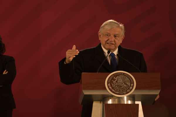 AMLO destacó que entre sus propuestas debe haber una mujer. Foto: Cuartoscuro