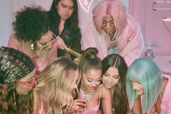 En Instagram ha publicado videos cortos y fotografías del video, la primera fue la de color rosa en donde aparece recostada.