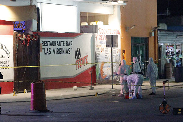 Los hechos ocurrieron a las 20:11 horas del domingo, cuando se reportaron detonaciones de arma de fuego en el bar Las Virginias, ubicado en Avenida de los Gavilanes y Avenida Pavo Real. FOTO: CUARTOSCURO