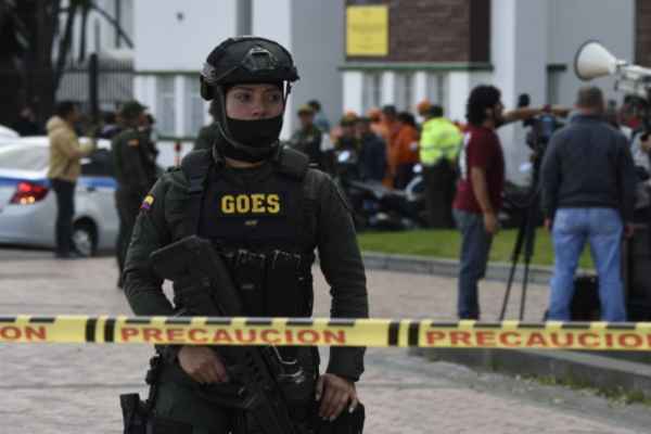 El atentado fue dirigido contra la Escuela de Oficiales General Francisco de Paula Santander. Foto: AFP