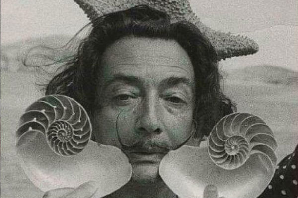 Nacido en España en 1904 Salvador Dalí fue un pintor, escultor, grabador, escenógrafo y escritor español conocido por sus imágenes surrealistas
Foto: Instagram @jain.108
