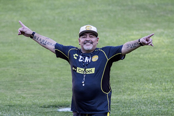 Maradona, de 58 años, fue operado el sábado por la noche luego de serle detectado un sangrado estomacal durante un control de rutina el 4 de enero. FOTO: AFP