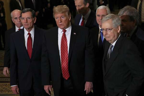 Trump insiste en que es imperativo obtener 5.700 millones de dólares para construir un muro en la frontera. FOTO: AFP