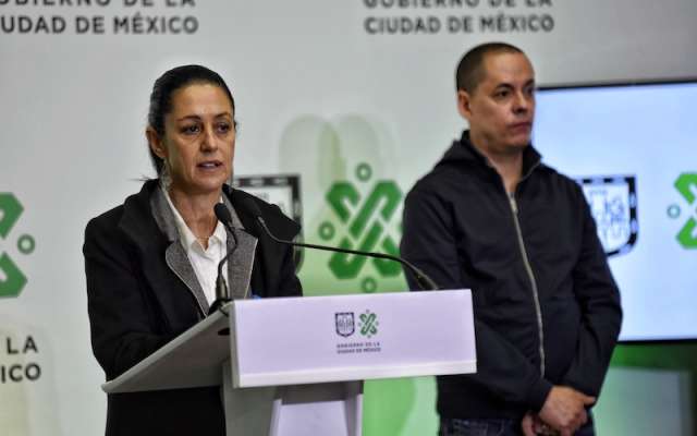 Locatel tiene 342 operadores que atienden 15 mil llamadas diarias, informó Sheinbaum. Foto: Edgar López / El Heraldo de México.