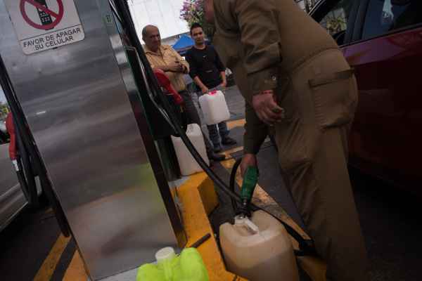 El 69.5% de las unidades de abasto revisadas no tenían combustible. Foto: Archivo | Cuartoscuro