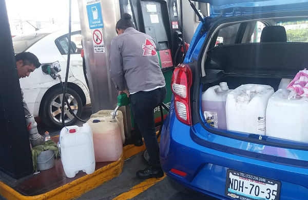 Ante la demanda, el Gobierno de Morelos restringió la venta de combustible en contenedores, garrafas y bidones
Foto: Guadalupes Flores