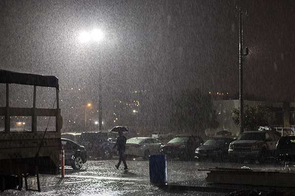 Por su parte, el frente frío número 27 se disipará en el noroeste de México, sin embargo, la vaguada polar en combinación con la corriente en chorro, mantendrán condiciones de cielo nublado con lluvias.
FOTO: CUARTOSCURO