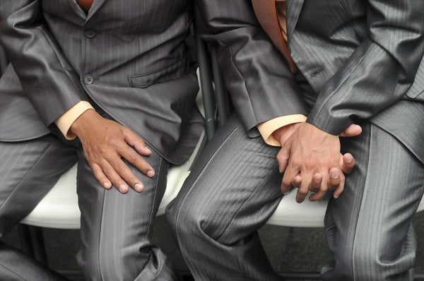 La negativa de pensión se sustentó en el Artículo 130 de la Ley del Seguro Social, que establece que sólo tienen derecho a esa pensión las parejas integradas por hombre y mujer. Foto: Cuartoscuro