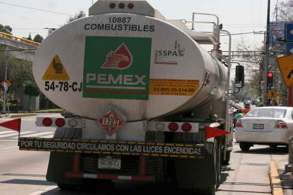Los vehículos con el combustible salieron a las 24:00 horas de Coatzacoalcos. Foto: Archivo | Cuartoscuro