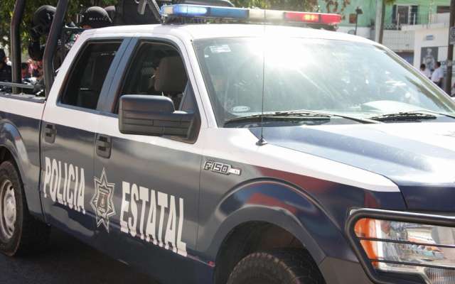 En el lugar se aseguraron un vehículo, armas y cargadores