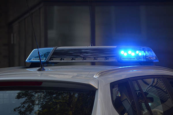 De acuerdo con los vecinos, después del ataque tres hombres escaparon en una motocicleta.