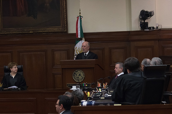 En su controversia, la Cofece había establecido que la ley da incertidumbre sobre las regulaciones de los servidores públicos.
FOTO: CUARTOSCURO