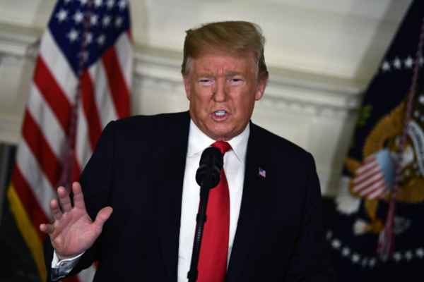 El proyecto reitera el pedido de Trump de cinco mil 700 millones para una barrera o muro barras de acero en lugares de alta prioridad de la frontera. Foto: FP
