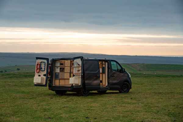 Presentan Van con tecnología ecológica en exposición de Bruselas
