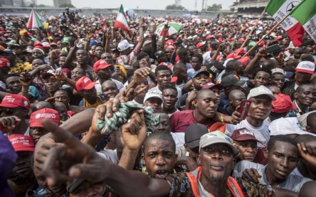 El acto de campaña fue encabezado por el presidente Muhammadu Buhari.
FOTO: AFP