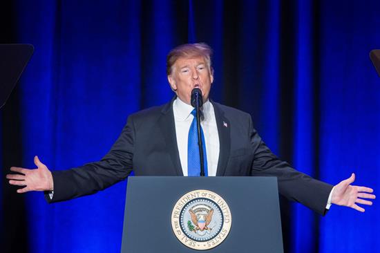 La Casa Blanca confirmó este jueves que el presidente de EU, Donald Trump, firmará la ley de presupuestos