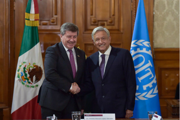 El mandatario dio a conocer que en el encuentro estuvo acompañado por los secretarios de Relaciones Exteriores, Marcelo Ebrard, y del Trabajo, Luisa María Alcalde