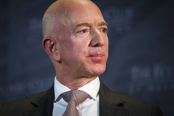 Jeff Bezos, fundador y CEO de Amazon, el Club Económico de Milestone on en Washington. Foto. AP
