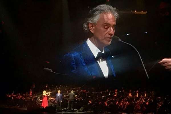 Bocelli alternó el entarimado con la soprano Larisa Martínez. Foto: Especial