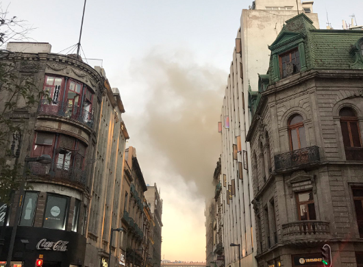 Las personas que se encontraban en la zona fueron desalojadas por elementos de la Secretaría de Seguridad, quienes acordonaron la zona para evitar el acceso de curiosos.FOTO:
ESPECIAL