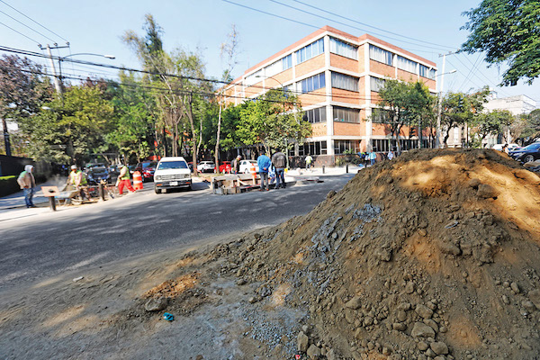 Guanajuato y Orizaba son dos de las calles que bordean la plaza; en la zona hay ocho escuelas y múltiples comercios. Foto: Nayeli Cruz / El Heraldo de México