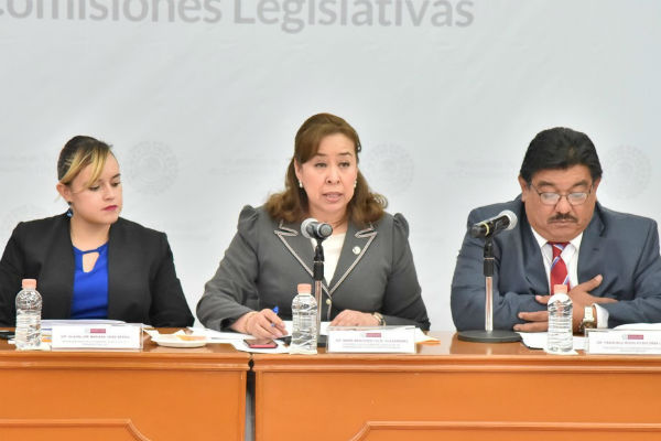 Durante una intensa sesión de los integrantes de las Comisiones de Gobernación y Puntos Constitucionales, de Finanzas Públicas y de Planeación y Gasto Público, se aprobaron modificaciones a la fracción XXX del artículo 61 de la Constitución local