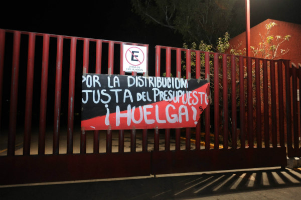 De acuerdo con Jorge Dorantes, secretario general del SITUAM, la institución tiene dos emplazamientos a huelga