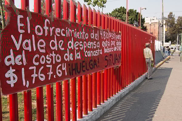 El SITUAM reanudó este lunes los diálogos, para llegar a un acuerdo ante el paro de labores. FOTO: CUARTOSCURO